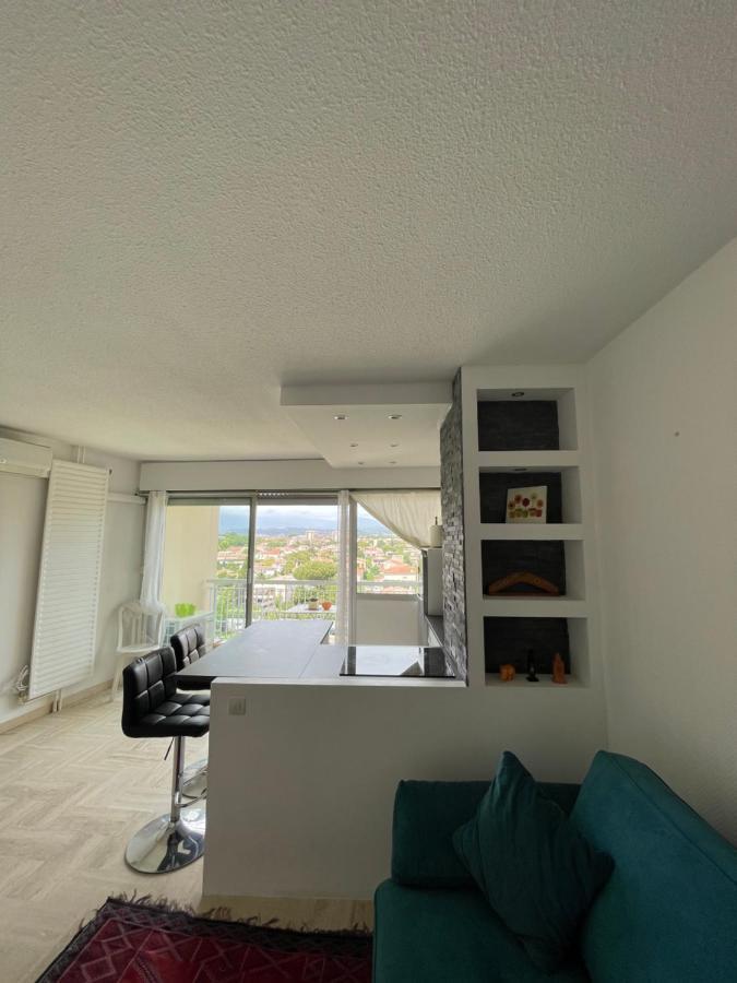 Beau Dans Avec Piscine Et Vue Sur La - 5min Des Plages Apartment Mandelieu-la-Napoule