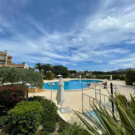 Beau Studio Dans Residence Avec Piscine Et Vue Sur La Ville - 5Min Des Plages Mandelieu-la-Napoule Exterior photo