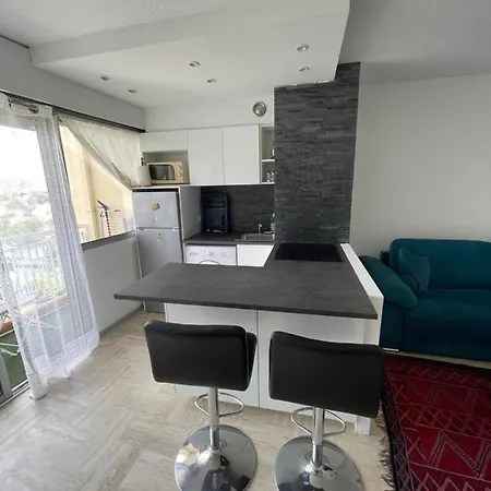 Beau Studio Dans Residence Avec Piscine Et Vue Sur La Ville - 5Min Des Plages Mandelieu-la-Napoule Exterior photo