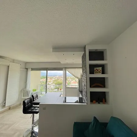 Beau Studio Dans Residence Avec Piscine Et Vue Sur La Ville - 5Min Des Plages Mandelieu-la-Napoule Exterior photo