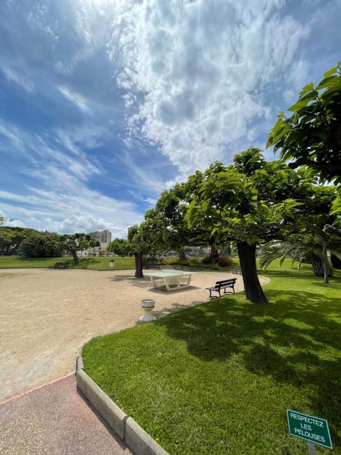 Beau Dans Avec Piscine Et Vue Sur La - 5min Des Plages Mandelieu-la-Napoule